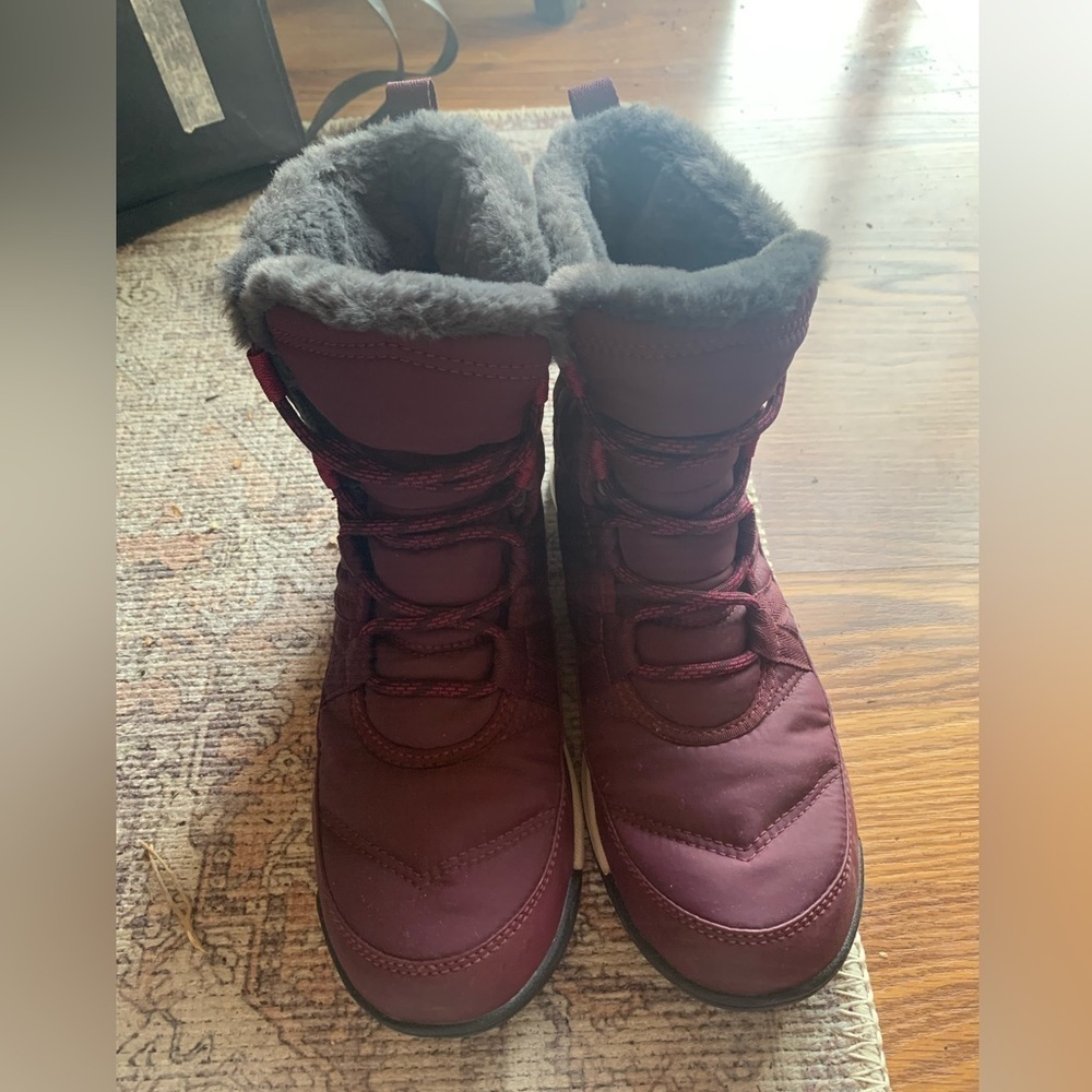Sorel Women's Maroon Snow Boots Like New Size 5 Mid Calf Casual Shoes Footwear - Picture 2 of 5